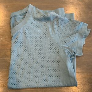 Lululemon t shirt